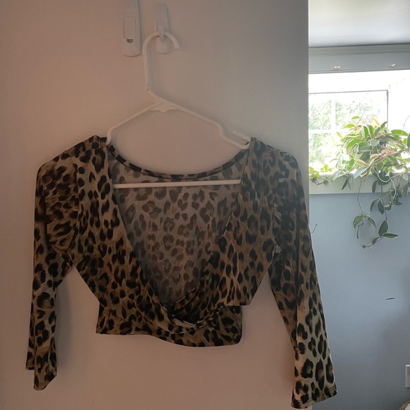Crop tops size small - Picture 2 of 3